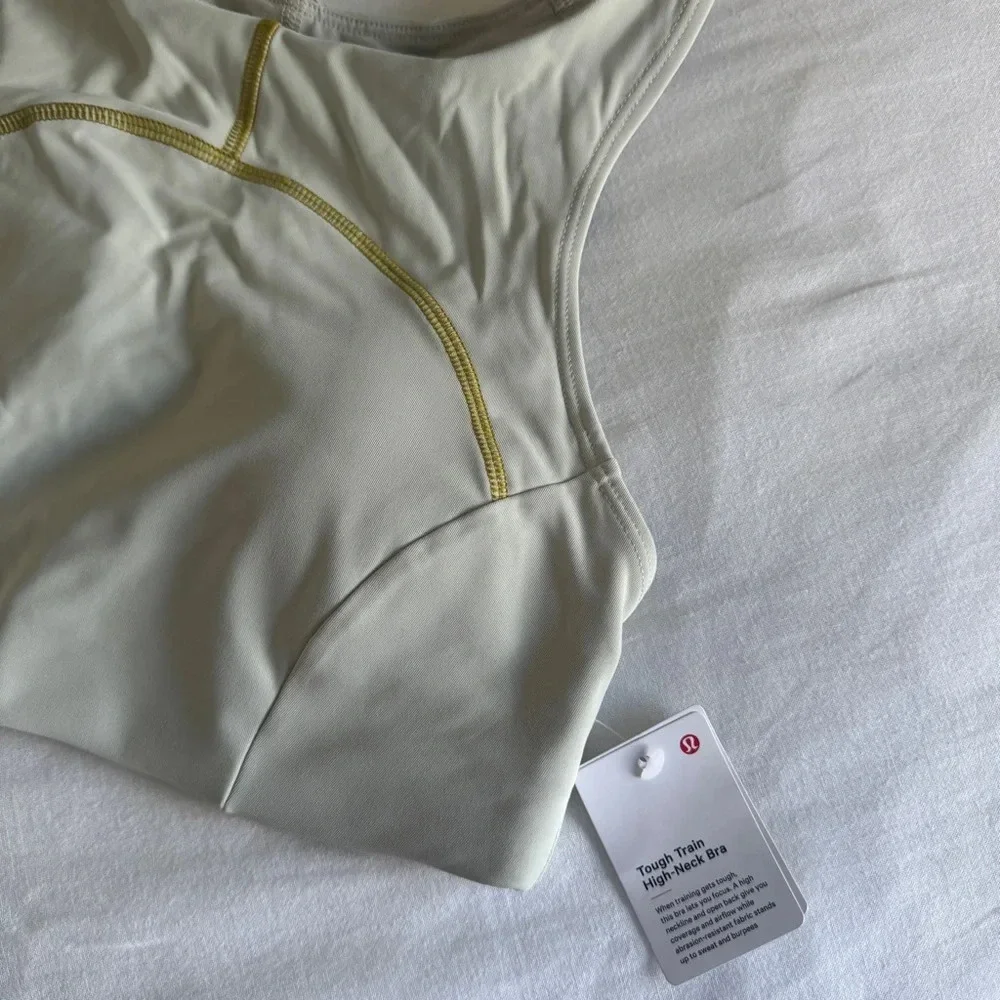 143 🆕🤍 Lululemon Tough Train High Neck Bra C/D Cups Light Sage Auric Gold
